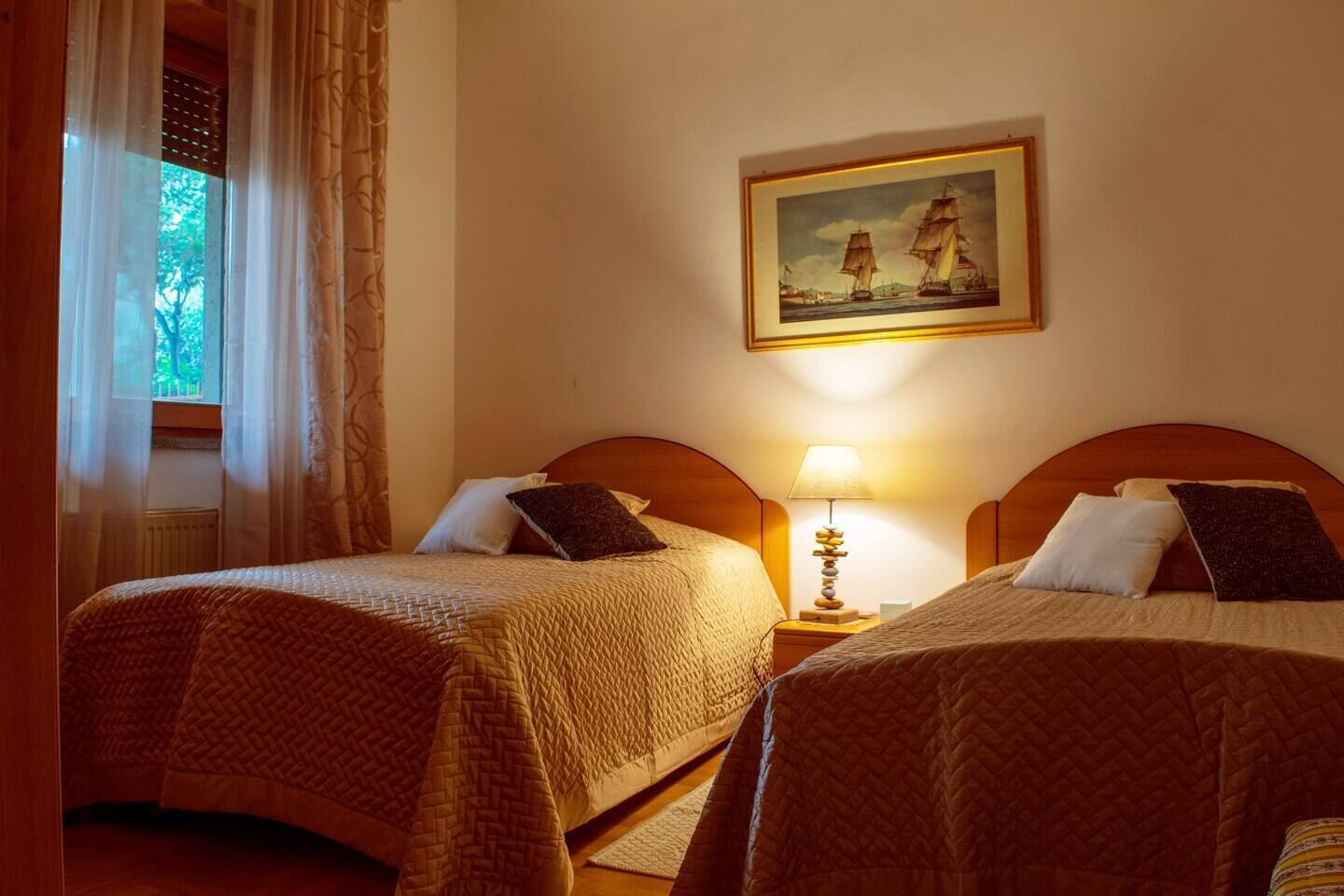 2 bedrooms, desk, iron/ironing board, free WiFi