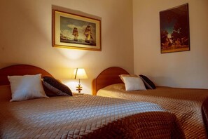 2 bedrooms, desk, iron/ironing board, free WiFi