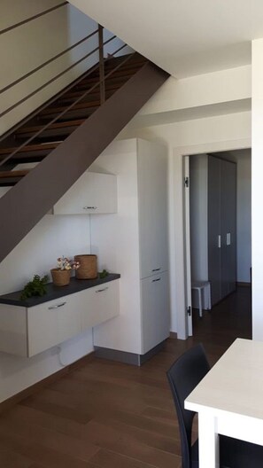 Kühlschrank, Ofen, Herdplatte, Geschirrspüler