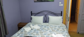 Pinguino Hostel Athens