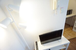 Apartment | Television - Terry's Apartment Shinsaibashi I M04C (Osaka)