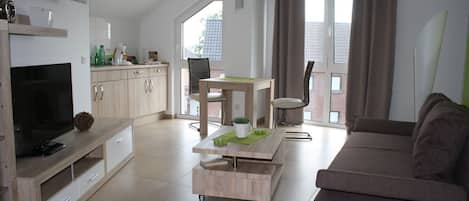 City appartement | Woonruimte | Een flatscreentelevisie, filmpremières en vloerverwarming