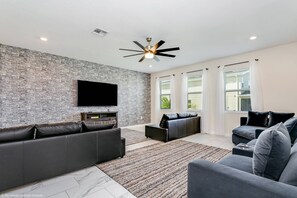 Flat-screen TV, video game console - Aco8065ha - Storey Lake Resort - 6 Bed 6 Baths House (Kissimmee)