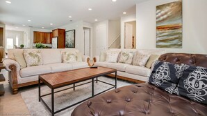 Living room - Aco8064ha - The Encore Club Resort - 8 Bed 7 Baths House (Kissimmee)