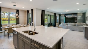 Stovetop, dishwasher, cookware/dishes/utensils - Aco8059ha - The Encore Club Resort - 6 Bed 5 Baths House (Kissimmee)