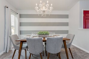 Liesi, astianpesukone, keittoastiat/astiat/ruokailuvälineet