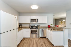 Stovetop, dishwasher, cookware/dishes/utensils