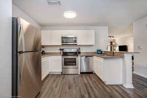Stovetop, dishwasher, cookware/dishes/utensils