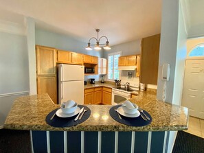 Stovetop, dishwasher, cookware/dishes/utensils