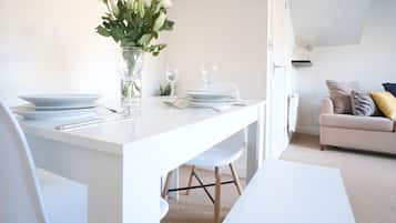 House, Private Bathroom (Bank Side House) | Restaurant