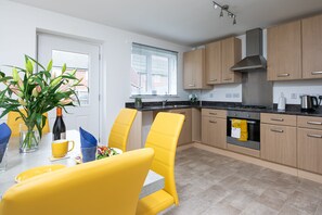 Exclusive House, Private Bathroom, Garden View (KVM - Thorpe House) | Restaurant - KVM - Thorpe House (Peterborough)