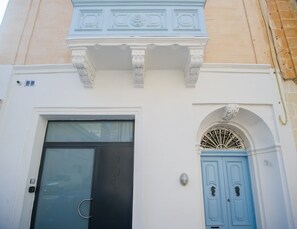 Property entrance - Hostel 94 (Sliema)