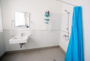 Douche, serviettes fournies