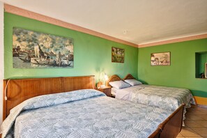 6 bedrooms, travel cot, free WiFi, bed sheets