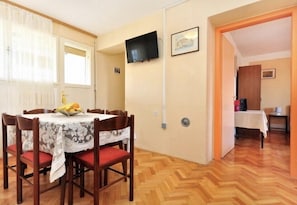 Apartment, 3 Bedrooms | In-room dining