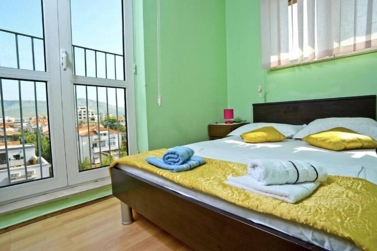 Appartement, 2 chambres | Fer et planche à repasser, accès au Wi-Fi (inclus), literie fournie