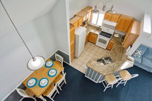 3 chambres, décor unique, ameublement unique