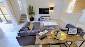 Flat-screen TV, video game console - Aco7947ha - Bella Vida Resort - 4 Bed 3 Baths Townhome (Kissimmee)
