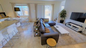 Flat-screen TV, video game console - Aco7947ha - Bella Vida Resort - 4 Bed 3 Baths Townhome (Kissimmee)