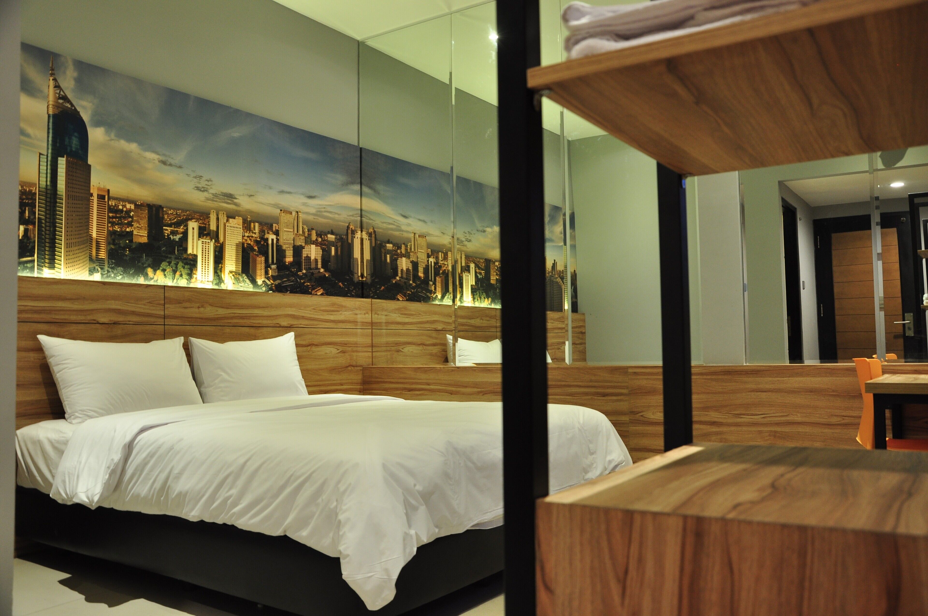 Habitación Deluxe doble | Caja fuerte, escritorio, wifi gratis y ropa de cama