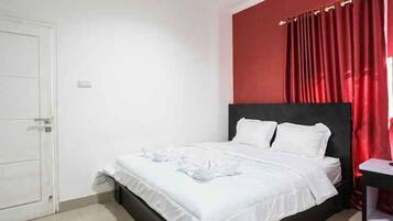 Deluxe Room | Desk, free WiFi, bed sheets