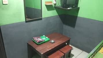 Desk, free WiFi