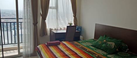 Studio | Desk, free WiFi