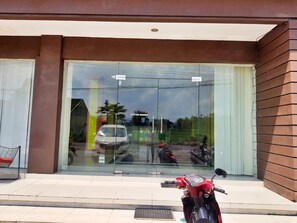 Property entrance - Graha LPP Pramindo Inn (Berbah)