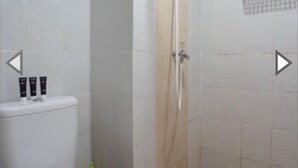 Shower dan handuk