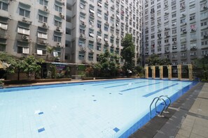 Outdoor pool - City Park Apartment by Anita (Jakarta)