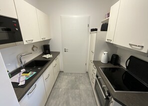 Kühlschrank, Ofen, Herdplatte, Geschirrspüler