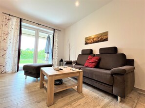 Fernseher, Bücher, Stereoanlage