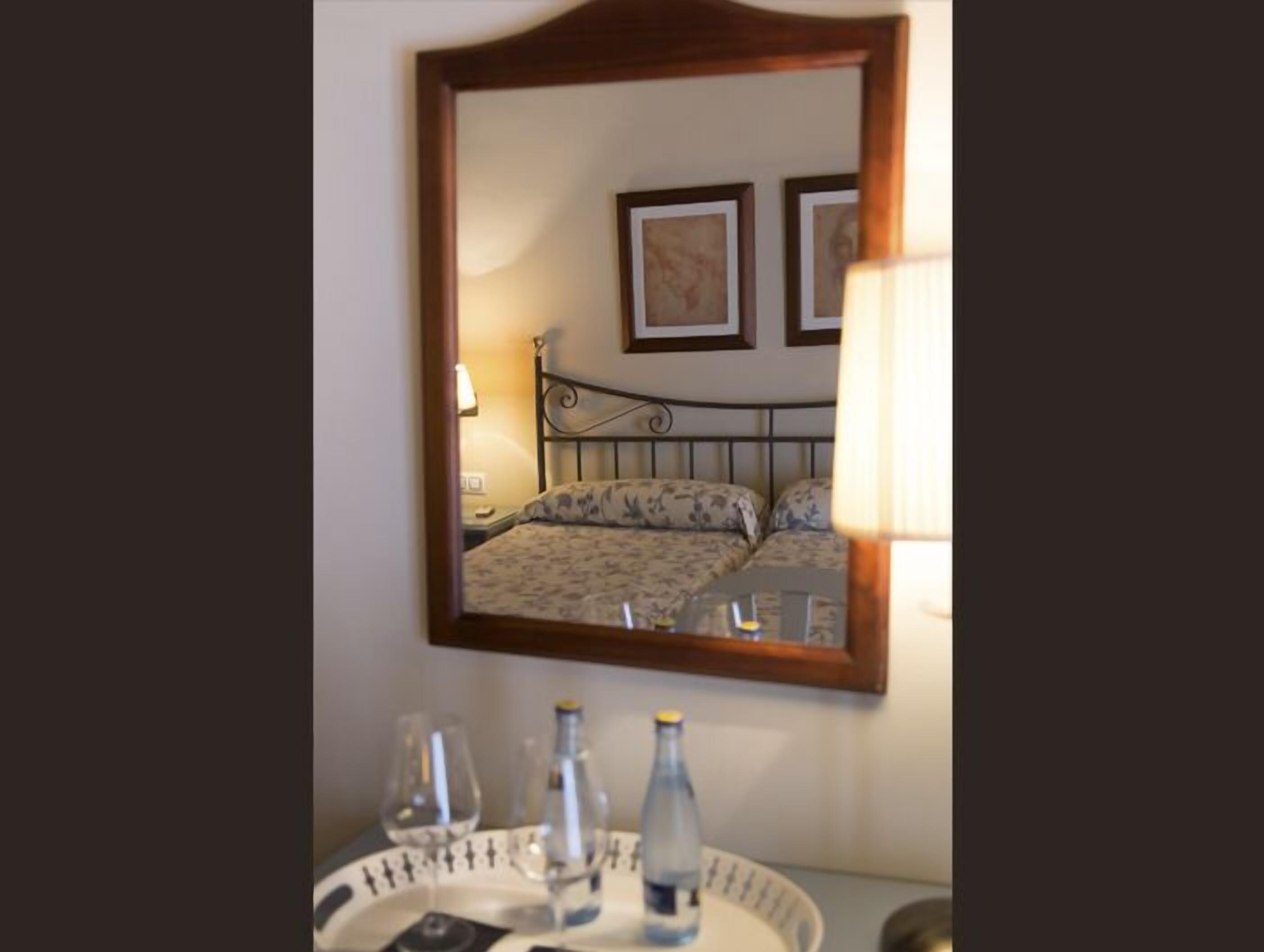 double or twin room | desk, cots/infant beds, free wifi, bed sheets