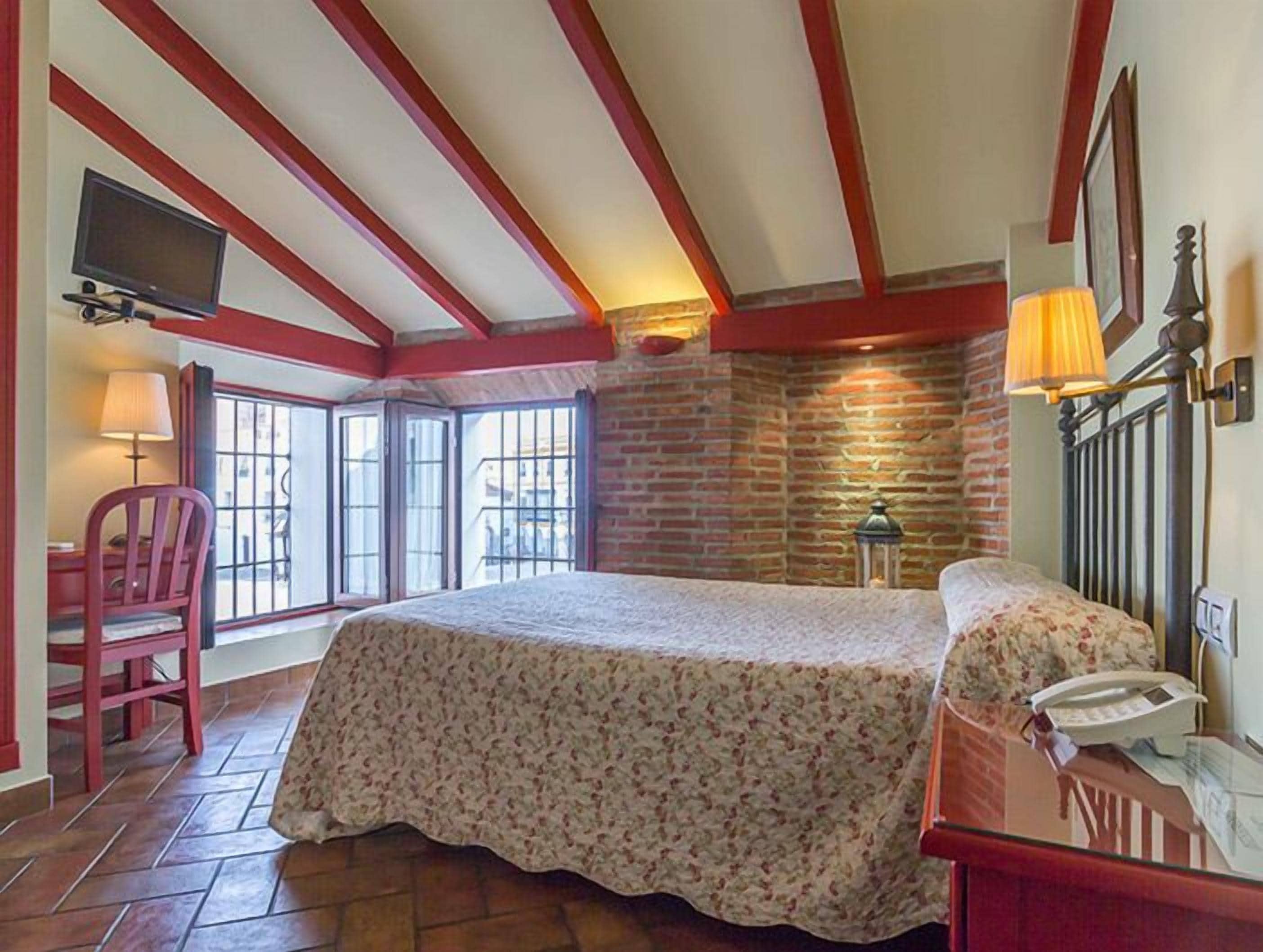 double or twin room | desk, cots/infant beds, free wifi, bed sheets