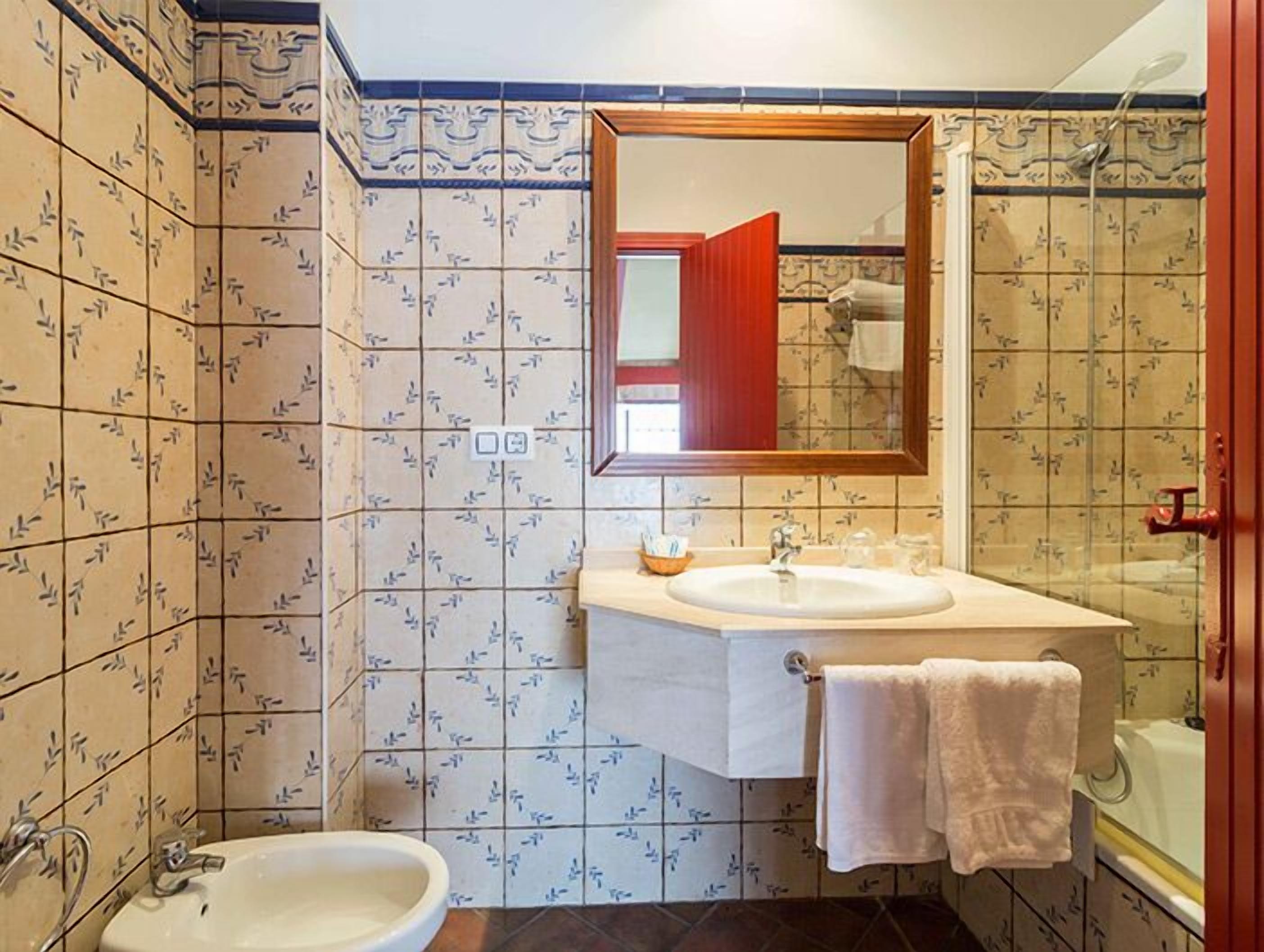 double or twin room | bathroom | bathtub, free toiletries, hair dryer, bidet