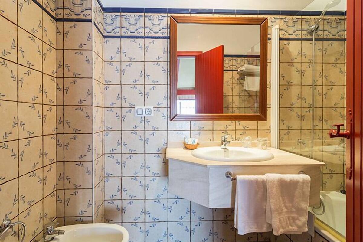 double or twin room | bathroom | bathtub, free toiletries, hair dryer, bidet