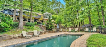 Hidden Gem- Private pool or sandy beach incline into the lake- Choose your favorite- Home sleeps 6 and allows a dog