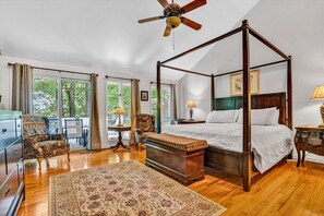 4 bedrooms, free WiFi, bed sheets - Hidden Gem- Private pool or sandy beach incline into the lake- Choose your favorite- Home sleeps 6 and allows a dog (Huddleston)