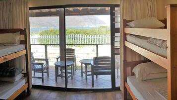 Dortoir Partagé | Coffres-forts dans les chambres, fer et planche à repasser