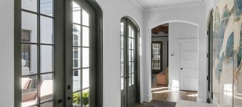 PRIVATE BEACH/POOL ACCESS-Minutes to the Beach/Rents as  4 bedroom- 4 Bikes