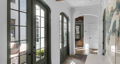 PRIVATE BEACH/POOL ACCESS-Minutes to the Beach/Rents as  4 bedroom- 4 Bikes