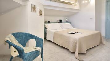 2 bedrooms, iron/ironing board, internet
