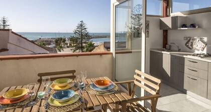 Marina Domus 82 Mansarda, 50 meters from the beach