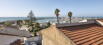 Marina Domus 82 Mansarda, 50 meters from the beach