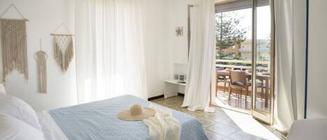 3 habitaciones, tabla de planchar con plancha, wifi y ropa de cama