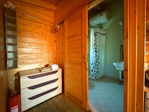 Dusch, hårtork, handdukar och tvål