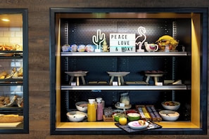 Daily continental breakfast (EUR 20 per person)