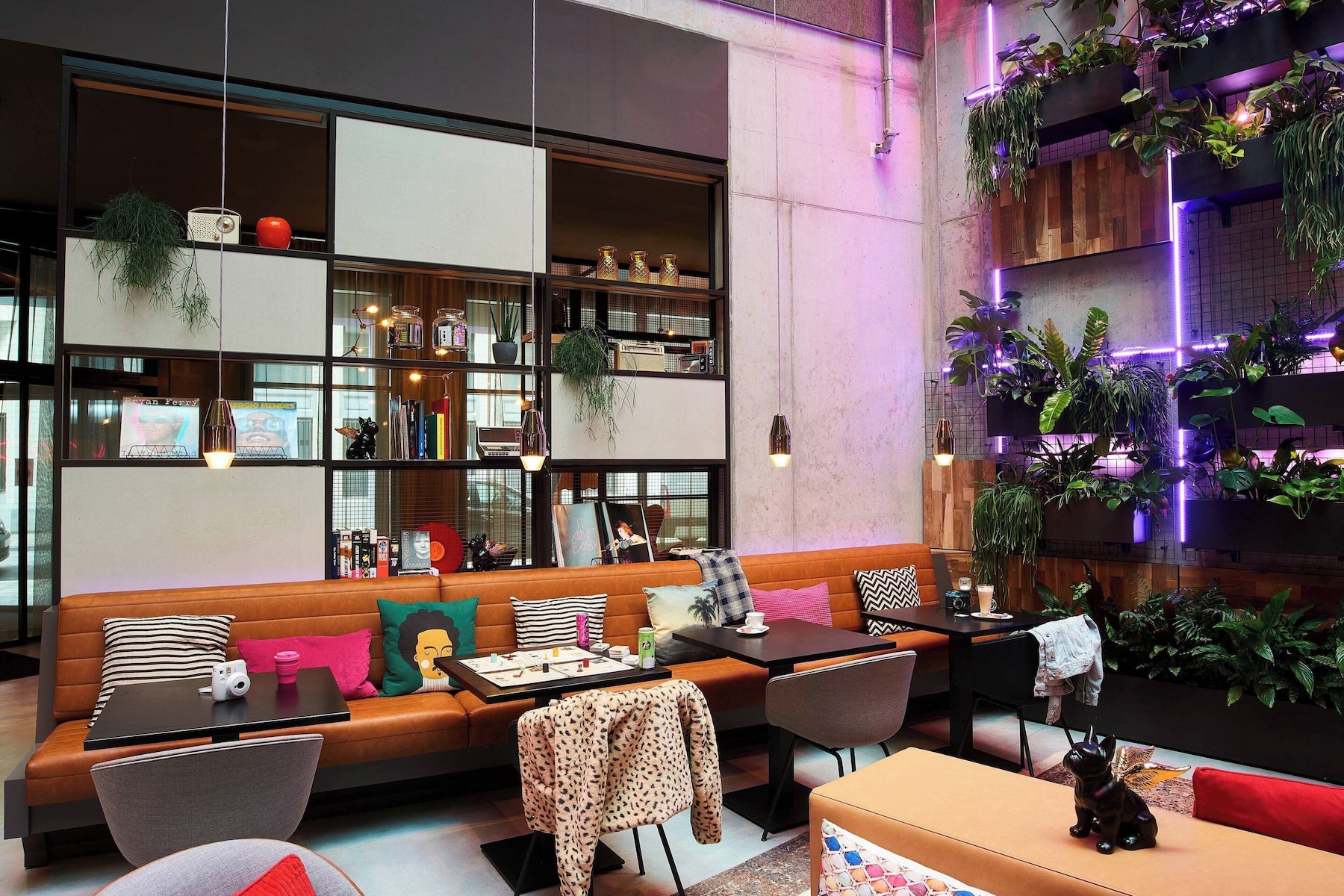 Lobby lounge