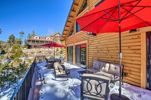 Outdoor dining - Luxury Mountain Cabin w/ Furnished Deck + Views! (Mount Lemmon)