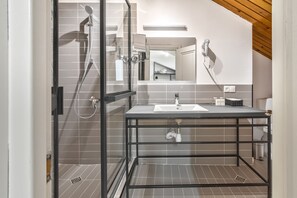 Bathroom - Rustaveli N26 Apartments (Tbilisi)